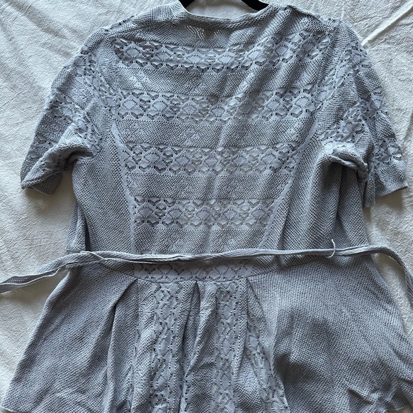 Knit short sleeve belted top - Picture 2 of 7